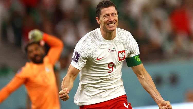 Robert Lewandowski dari Polandia merayakan gol kedua ke gawang Arab Saudi REUTERS- Kai Pfaffenbach Copyright: © REUTERS - Kai Pfaffenbach