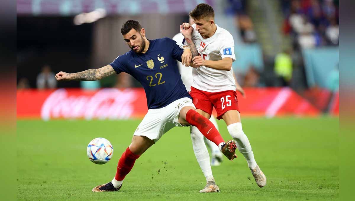 Buat AC Milan bangga, Theo Hernandez baru saja ukir rekor anyar bersama Prancis di perhelatan Piala Dunia 2022 di Qatar. Copyright: © REUTERS/Hannah Mckay