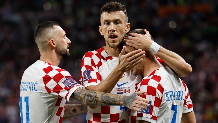 Andrej Kramaric dari Kroasia merayakan gol bersama Ivan Perisic dan Marcelo Brozovic REUTERS-Hamad I Mohammed Copyright: © REUTERS-Hamad I Mohammed