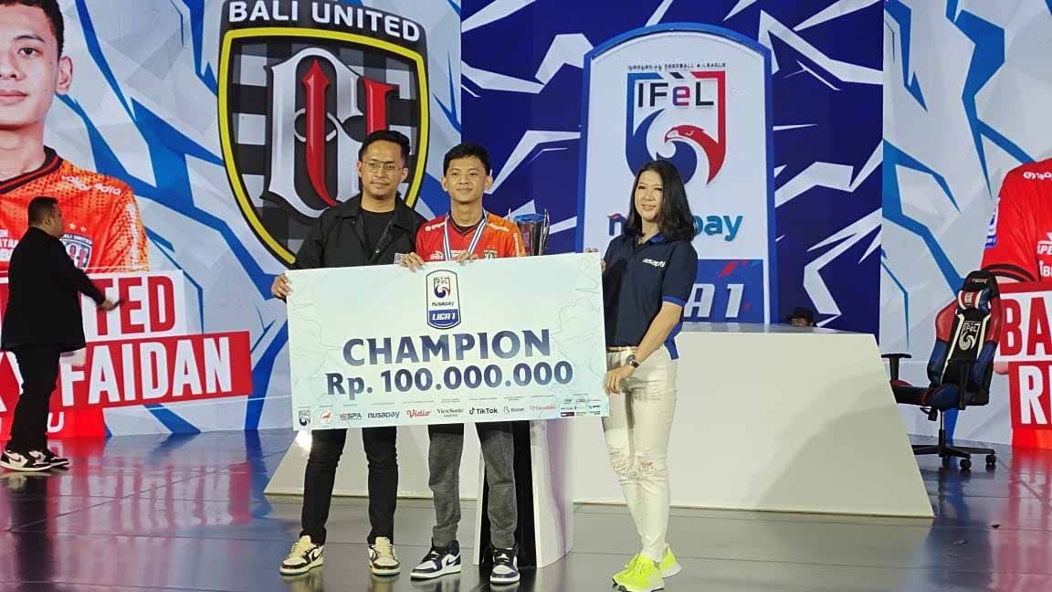 Rizky Faidan erhasil membawa Bali United meraih gelar juara Indonesia Football e-League (IFeL) Liga 1 2022. (Foto: Bali United) Copyright: © Bali United
