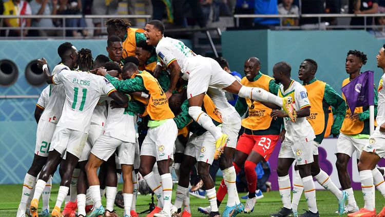 Selebrasi para pemain Senegal usai Ismaila Sarr mencetak gol ke gawang Ekuador dalam laga ketiga Grup A Piala Dunia 2022 (Foto:REUTERS/Jennifer Lorenzini). Copyright: © REUTERS/Jennifer Lorenzini