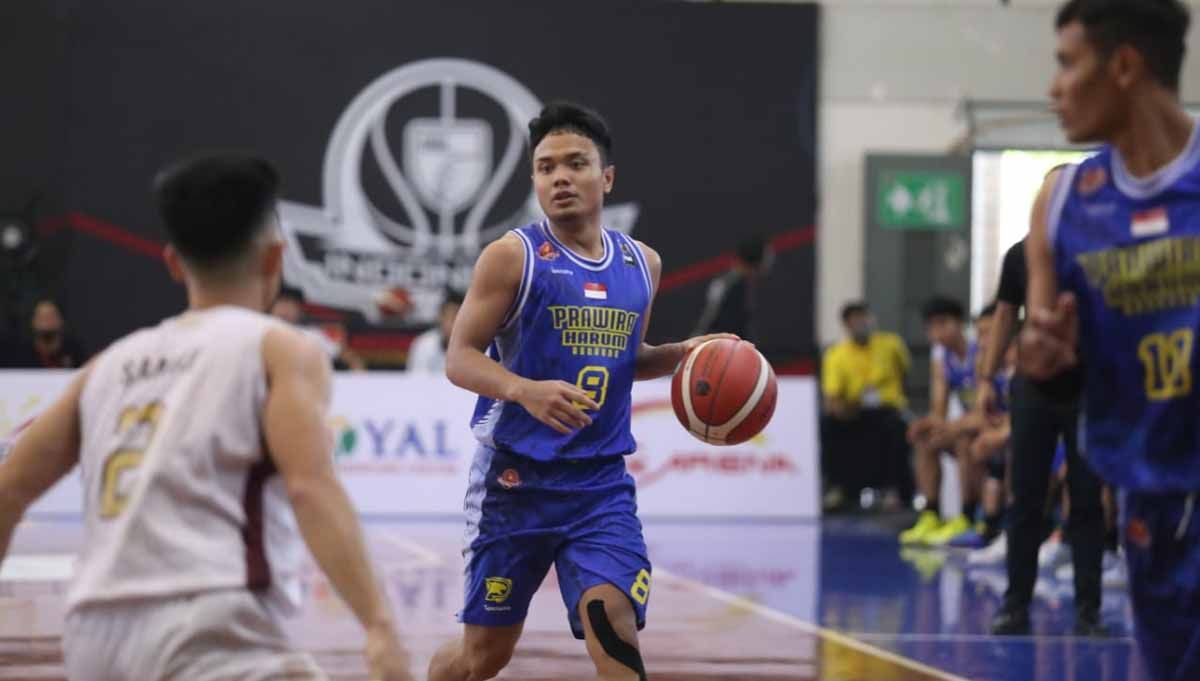 Prawira Harum Bandung Perpanjang Kontrak Yudha Saputera di IBL. (Foto: Media officer Prawira) Copyright: © Media officer Prawira