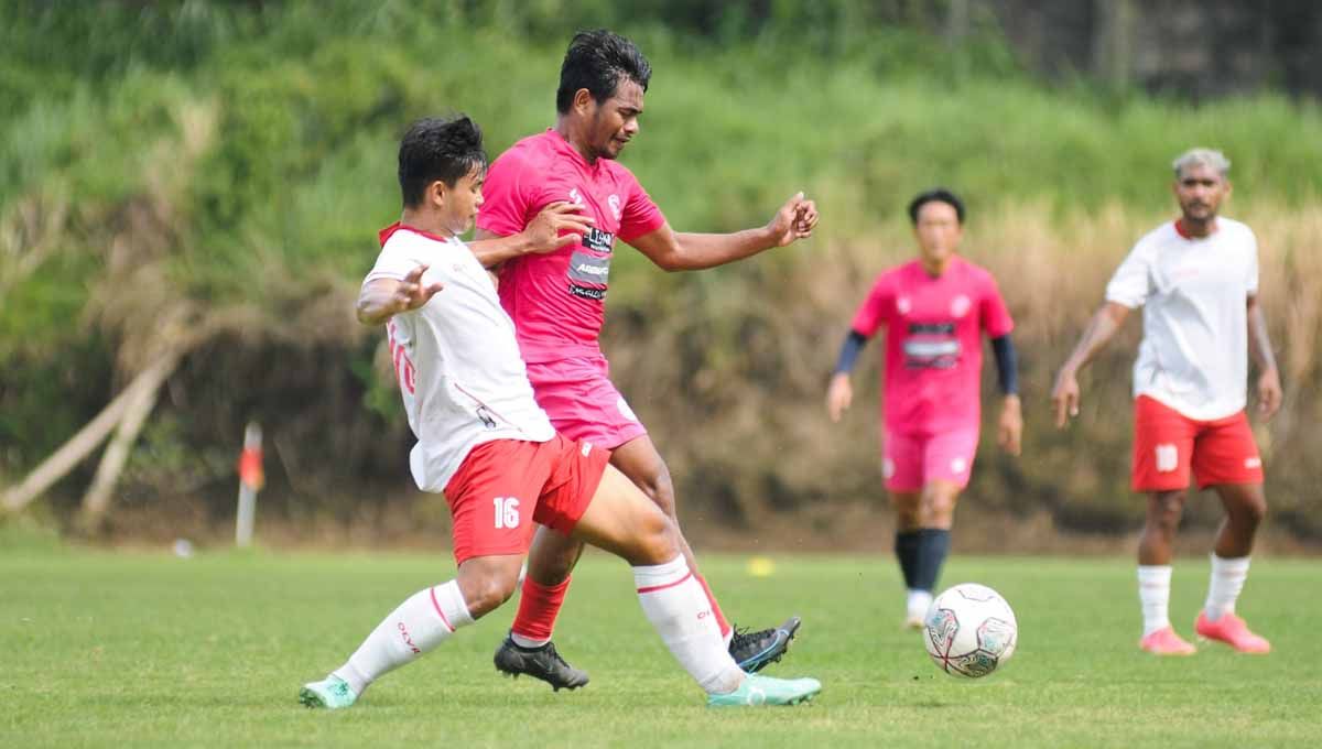 Ilham Udin Armayn berlaga ketika Arema FC ditahan imbang 0-0 oleh Putra Delta Sidoarjo dalam uji coba. (Foto: MO Arema FC) Copyright: © MO Arema FC