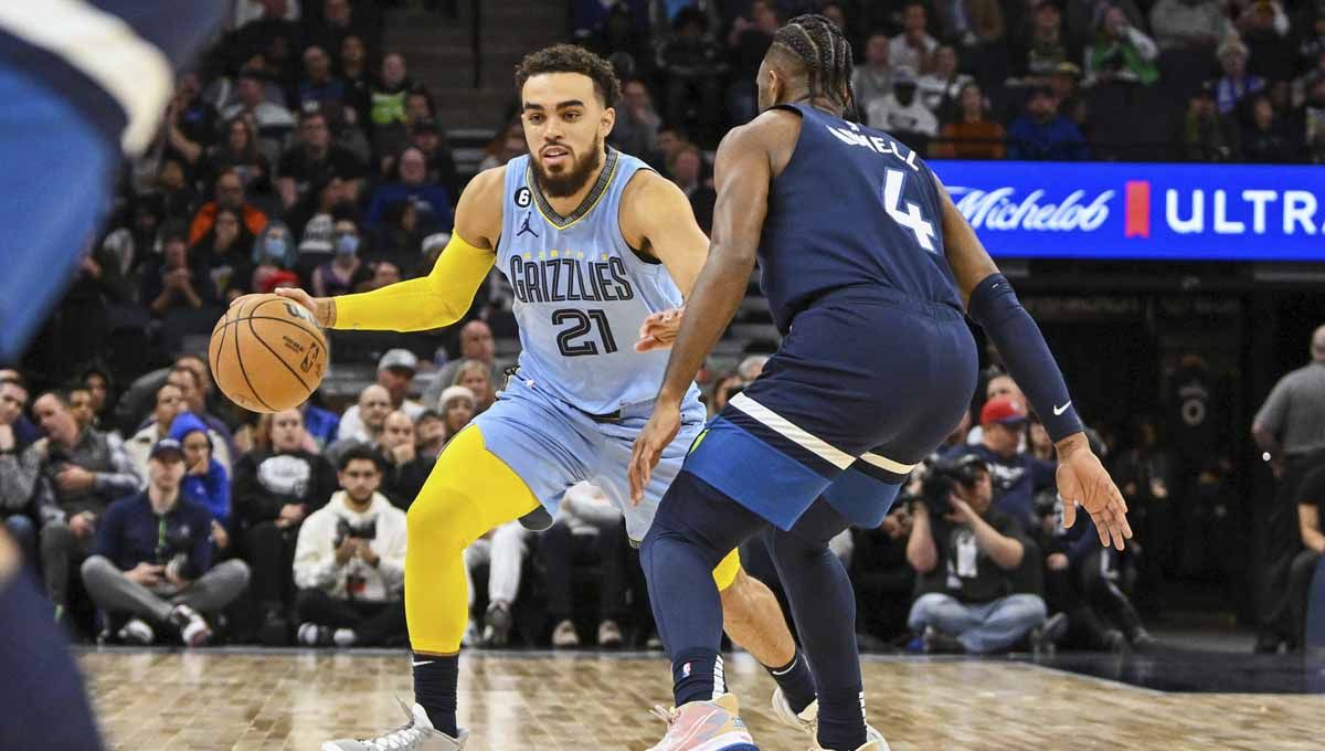 Rekap hasil NBA hari ini, Minggu (28/01/23) sajikan Memphis Grizzlies yang babak belur dan Milwaukee Bucks yang full senyum. Copyright: © REUTERS/Nick Wosika