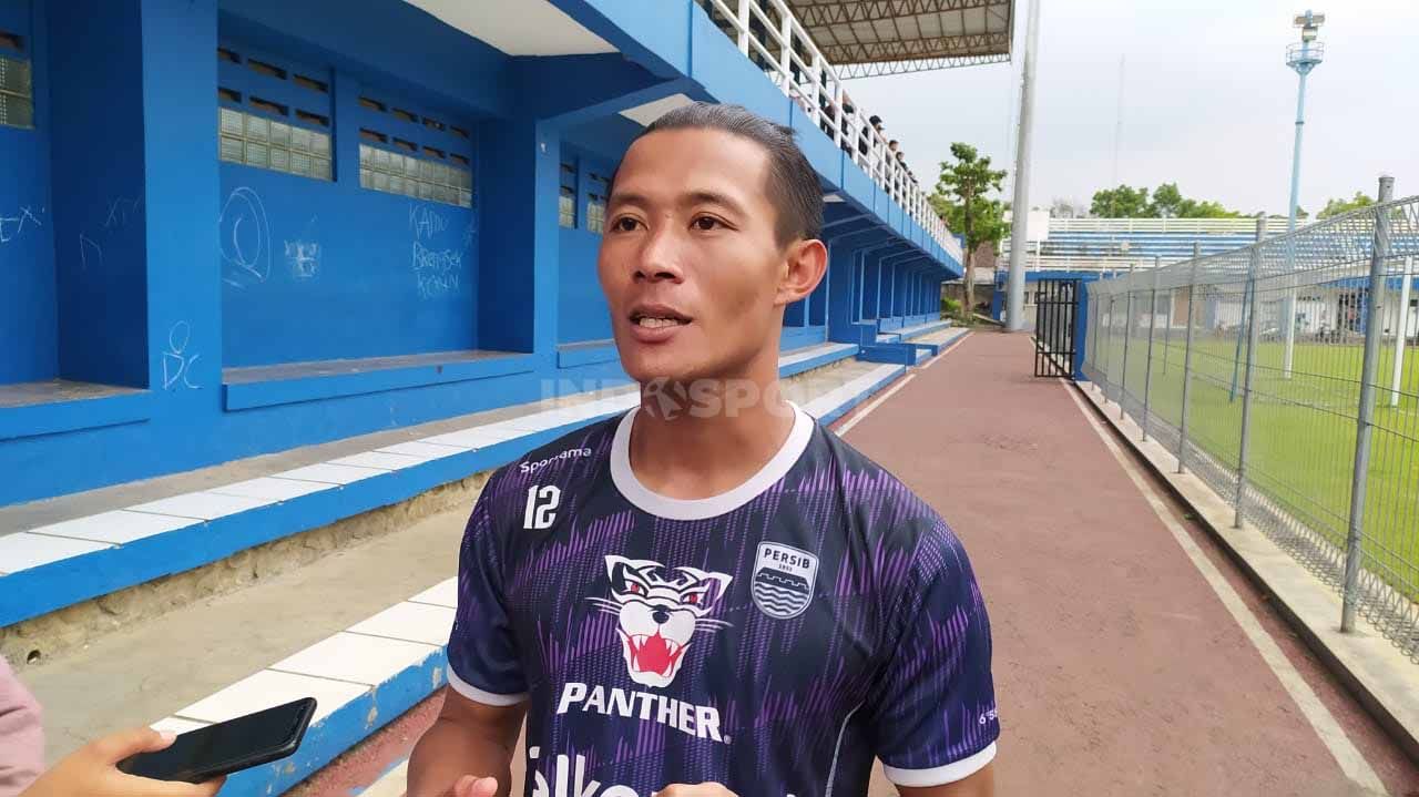 Bek Persib, Henhen Herdiana, mengungkap perasaannya pada momen lebaran tahun ini. Foto: Arif Rahman/INDOSPORT. Copyright: © Arif Rahman/INDOSPORT