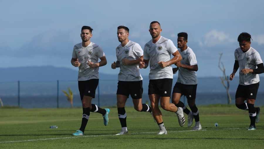 Timnas Indonesia saat latihan di Bali. (Foto: PSSI) Copyright: © PSSI