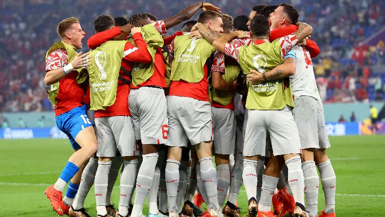 Drama lima gol tercipta dalam keberhasilan Swiss raih kemenangan tipis 2-3 atas Serbia di final matchday penyisihan Grup G Piala Dunia 2022, Sabtu (03/12/22). Copyright: © REUTERS-Hannah Mckay