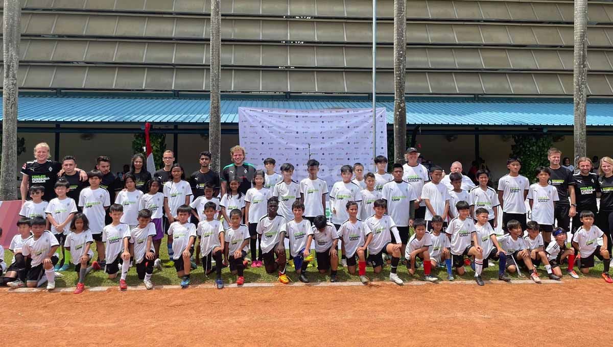 Klub Jerman, Borussia Moenchengladbach resmi bangun kerja sama untuk hadirkan akademinya di Indonesia. Copyright: © Petrus Manus Da'Yerimon/INDOSPORT