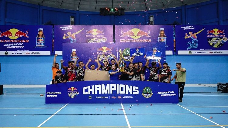BOVC berhasil menjadi kampiun usai bertanding di babak final turnamen bola Voli Kratingdaeng Volleyball Gurbenur Cup 2022 seri Bogor. Copyright: © Kratingdaeng Indonesia