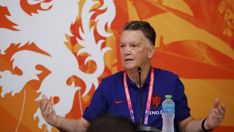 Pelatih Timnas Belanda, Louis van Gaal dalam konfrensi pers di Piala Dunia 2022 (Foto: REUTERS/John Sibley). Copyright: © REUTERS/John Sibley