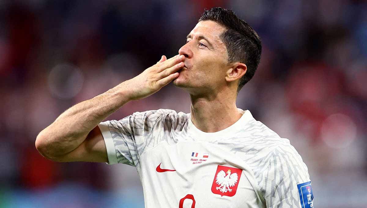 Robert Lewandowski pemain Polandia usai pertandingan saat Polandia tersingkir dari Piala Dunia. (Foto: REUTERS/Bernadett Szabo) Copyright: © REUTERS/Bernadett Szabo