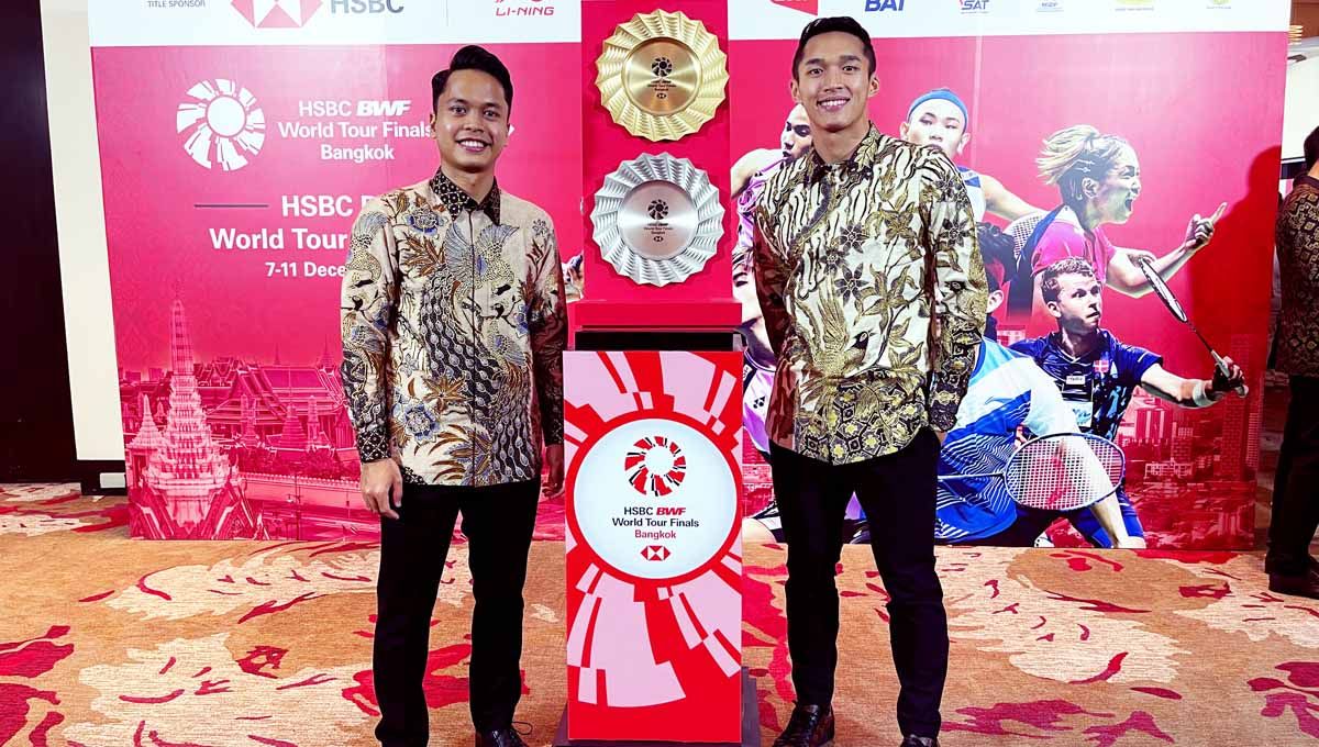Tunggal putra Indonesia Anthony Sinisuka Ginting dan Jonatan Christie di Gala Dinner jelang BWF World Tour Finals 2022. (Foto: PBSI) Copyright: © PBSI