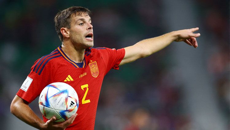 Bek kanan Timnas Spanyol, Cesar Azpilicueta saat bermain di Piala Dunia 2022. Kini ia masuk radar Inter Milan. (Foto: REUTERS/Hannah Mckay). Copyright: © REUTERS/Hannah Mckay