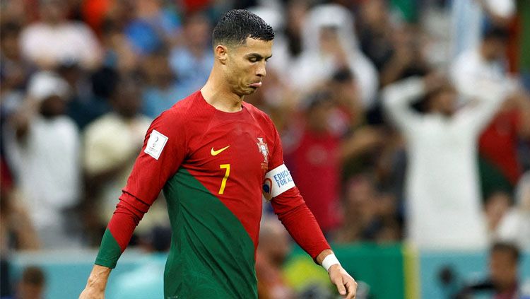 Eks pemain Inter Milan, Daniele Adani ungkap Piala Dunia 2022 bukan milik Cristiano Ronaldo. Disebabkan CR7 yang selalu mencuri perhatian di sepanjang turnamen. Copyright: © REUTERS/Suhaib Salem