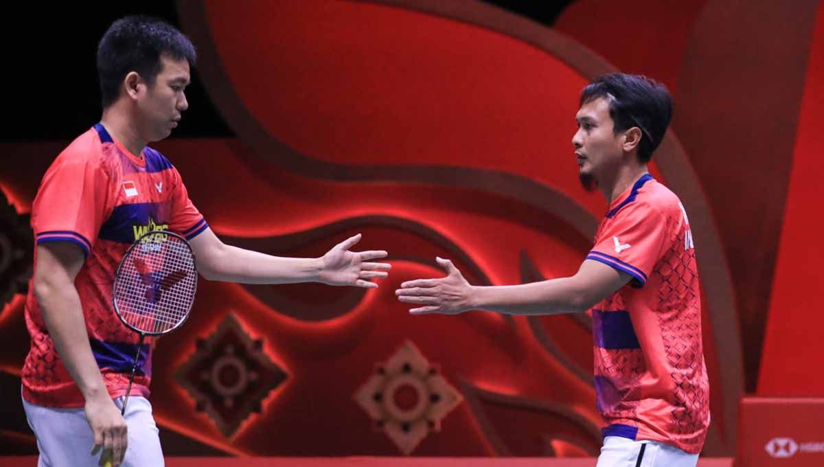 Mohammad Ahsan/Hendra Setiawan alami kekalahan 13-21 dan 18-21 dari Li Jun Hui/Ou Xuan Yi di BWF World Tour Finals 2022, Jumat (09/12/22). (Foto: PBSI) Copyright: © PBSI