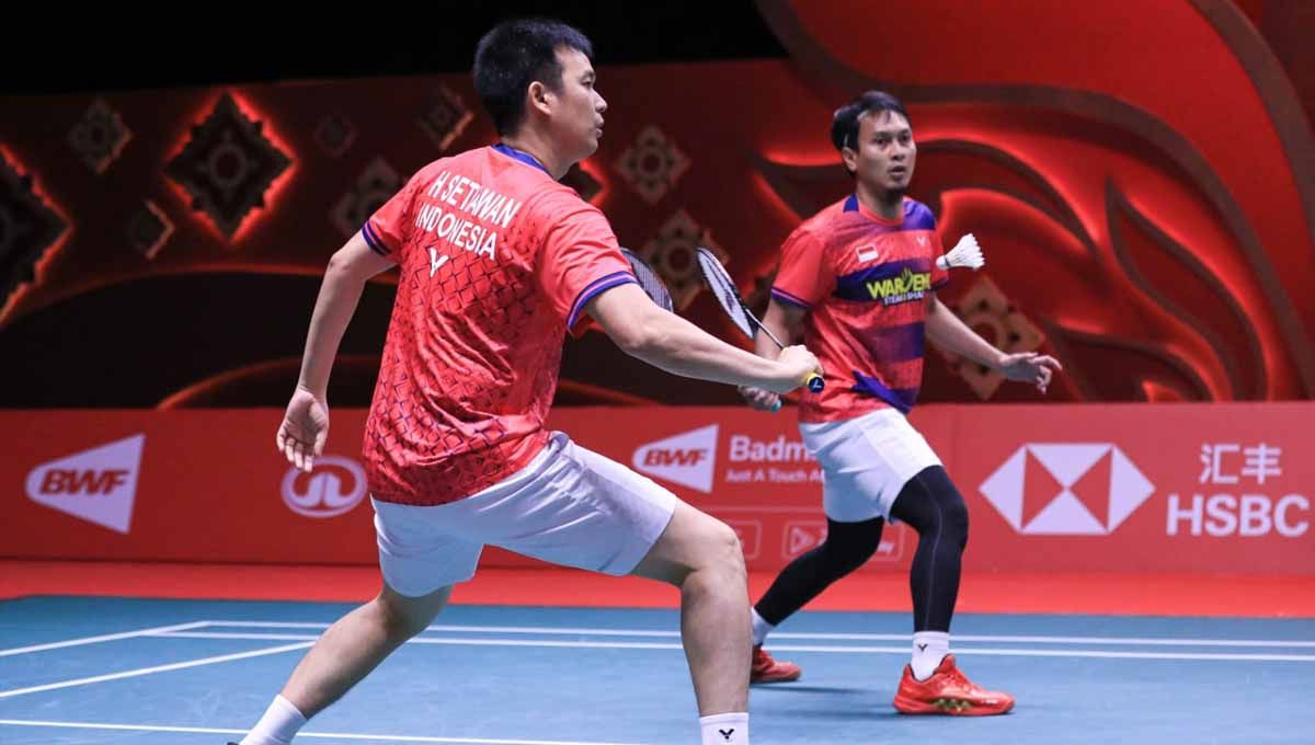 Mohammad Ahsan/Hendra Setiawan gagal melanjutkan perjalanan di Malaysia Open 2023, usai disingkirkan Kang Min-hyuk/Seo Seung-jae lewat drama tiga babak.(Foto: PBSI) Copyright: © PBSI