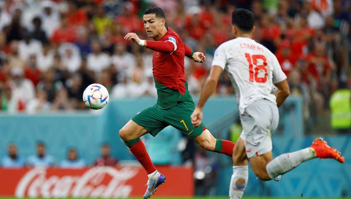 Menjelang laga perempat final Piala Dunia 2022 melawan Maroko, Cristiano Ronaldo menyebut Portugal terlalu kuat untuk dikalahkan. (Foto: REUTERS/Suhaib Salem) Copyright: © REUTERS/Suhaib Salem