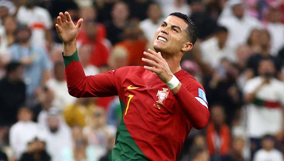Gadis Maroko mendapatkan pelecehan dari fans Cristiano Ronaldo setelah menyenggol CR7 sampai-sampai ibunya meminta maaf. Copyright: © REUTERS/Hannah Mckay