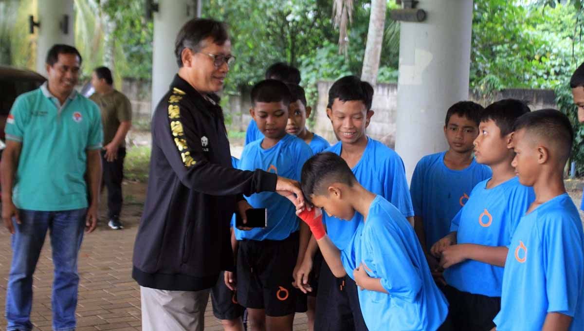 Raden Isnanta, Deputi 3 Bidang Pembudayaan Olahraga Kementerian Pemuda dan Olahraga memberi dukungan kepada NYXS Dream Team Indonesia. Copyright: © Ary Kristianto/Dream Team NYXS Indonesia