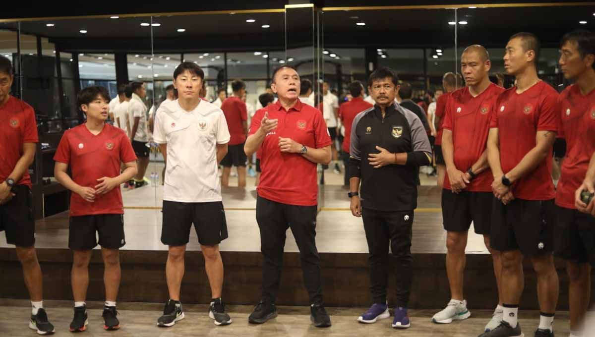 Ketum PSSI, Mochamad Iriawan saat mengunjungi TC Timnas Indonesia Senior untuk Piala AFF 2022 di Bali. (Foto: PSSI) Copyright: © PSSI