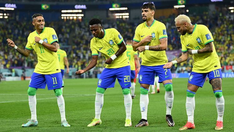 Selebrasi pemain Timnas Brasil saat unggul atas Korea Selatan di babak 16 besar Piala Dunia 2022 (Foto: REUTERS/Annegret Hilse). Copyright: © REUTERS/Annegret Hilse