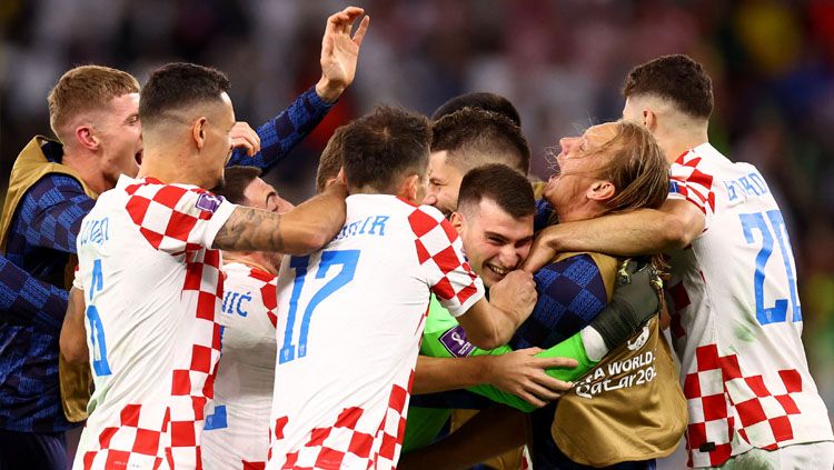 Luapan kegembiraan Timnas Kroasia usai kalahkan Brasil di Babak Perempatfinal Piala Dunia 2022 (Foto: REUTERS/Hannah Mckay) Copyright: © REUTERS/Hannah Mckay