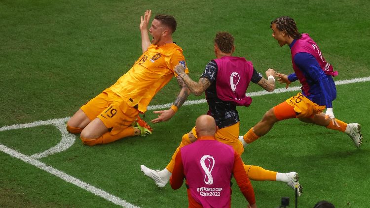 Wout Weghorst Belanda merayakan gol kedua mereka di Piala Dunia 2022 dengan Xavi Simons dan Noa Lang REUTERS-Paul Childs Copyright: © REUTERS-Paul Childs