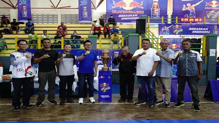 Turnamen bola voli Kratingdaeng Volleyball Gubernur Cup 2022 berlanjut di seri Bekasi mulai 10 sampai 11 Desember 2022. Copyright: © Kratingdaeng Indonesia