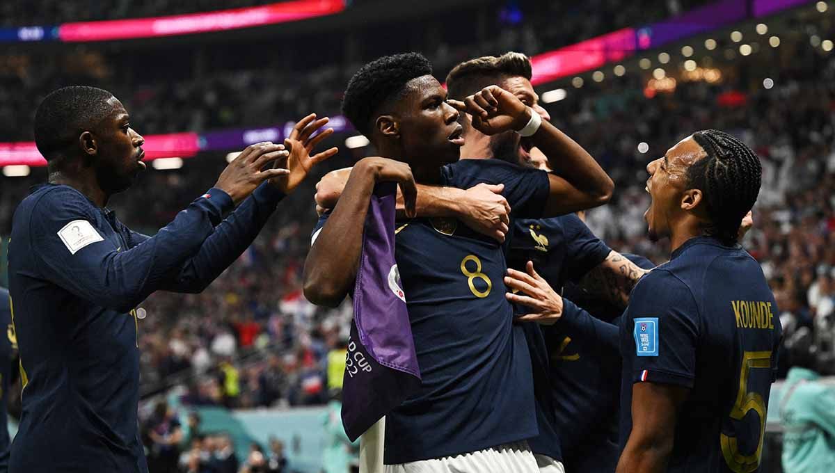 Selebrasi Aurelien Tchouameni usai mencetak gol Prancis kontra Inggris di perenpat final Piala Dunia Qatar 2022. (Foto: REUTERS/Dylan Martinez) Copyright: © REUTERS/Dylan Martinez