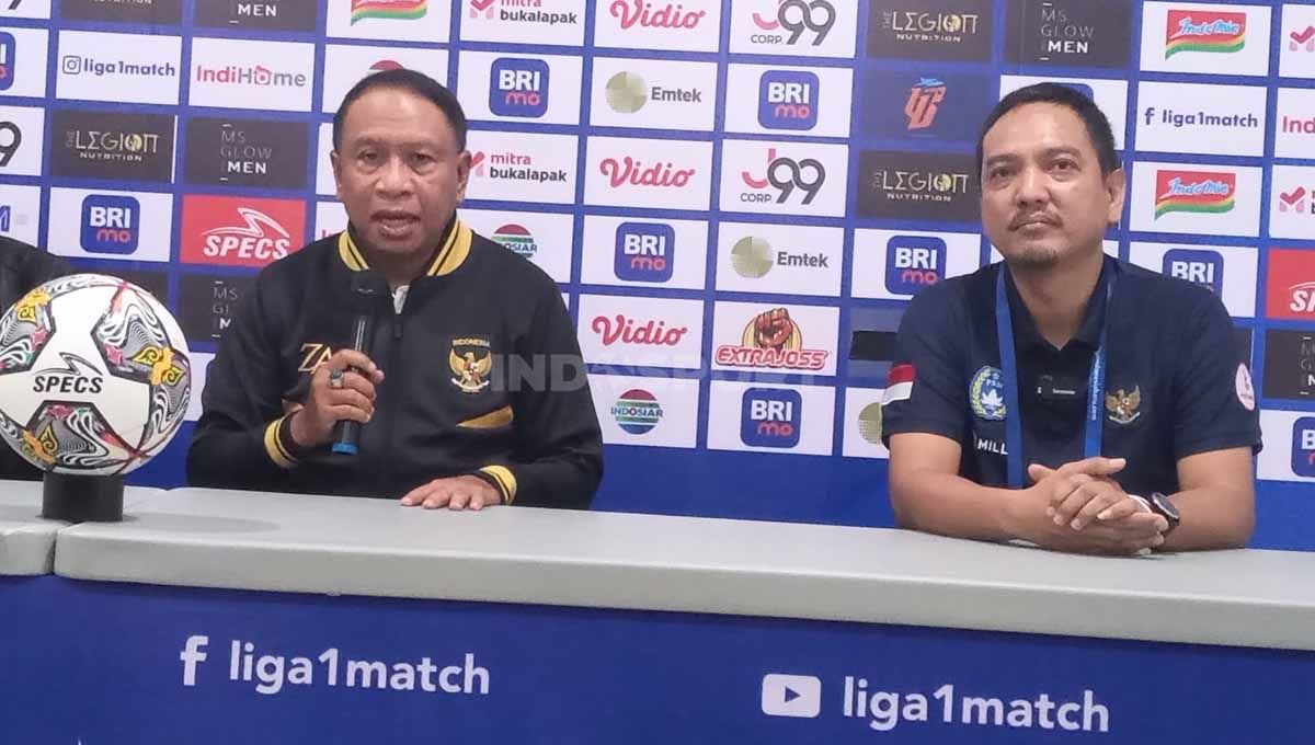 Menpora Zainudin Alami didampingi Ferry Paulus (Direktur Utama LIB) & Yoyok Sukawi (Exco) di Stadion Jatidiri Semarang. Copyright: © Ian Setiawan/INDOSPORT