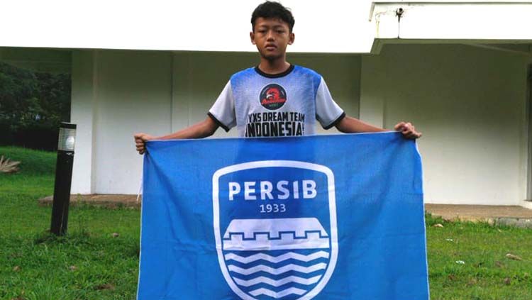 Abdiel Muhammad Belva Hadillah, menjadi wakil dari Akademi Persib Cimahi, yang bergabung tim NYXS Dream Team Indonesia untuk mengikuti turnamen kelompok usia U-12, Tic Tac Cup 2022 di Barcelona. Copyright: © Dokumentasi Akademi Persib Cimahi