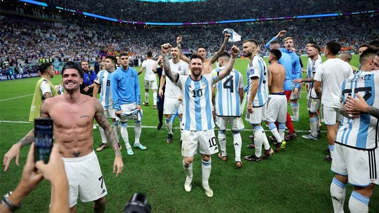 Selebrasi para pemain Timnas Argentina di Piala Dunia 2022 (Foto: REUTERS/Carl Recine). Copyright: © REUTERS/Carl Recine