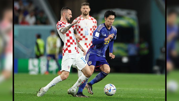 Playmaker Timnas Jepang, Daichi Kamada (kanan). (Foto: REUTERS/Marko Djurica). Copyright: © REUTERS/Marko Djurica