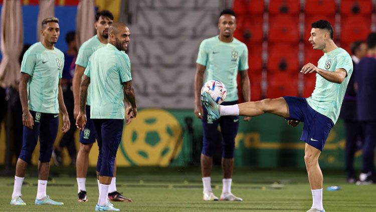 Timnas Brasil saat latihan di Piala Dunia 2022 (Foto: REUTERS/Pedro Nunes). Copyright: © REUTERS/Pedro Nunes