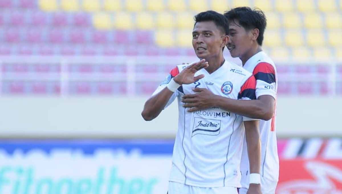 Selebrasi gol Jayus Hariono & Dedik Setiawan saat melawan Persita Tangerang. (Foto: MO Arema FC) Copyright: © MO Arema FC