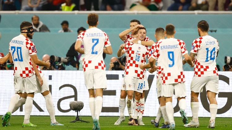 Perayaan gol Timnas Kroasia. Copyright: © REUTERS-Peter Cziborra