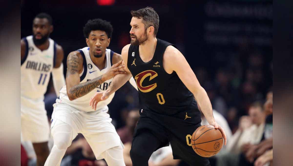 Rekap hasil NBA hari ini, Minggu (18/12/2022), sajikan laga Dallas Mavericks yang takluk lagi dari Cleveland Cavaliers, sedangkan Milwaukee Bucks menang besar. Copyright: © REUTERS/Aaron Josefczyk