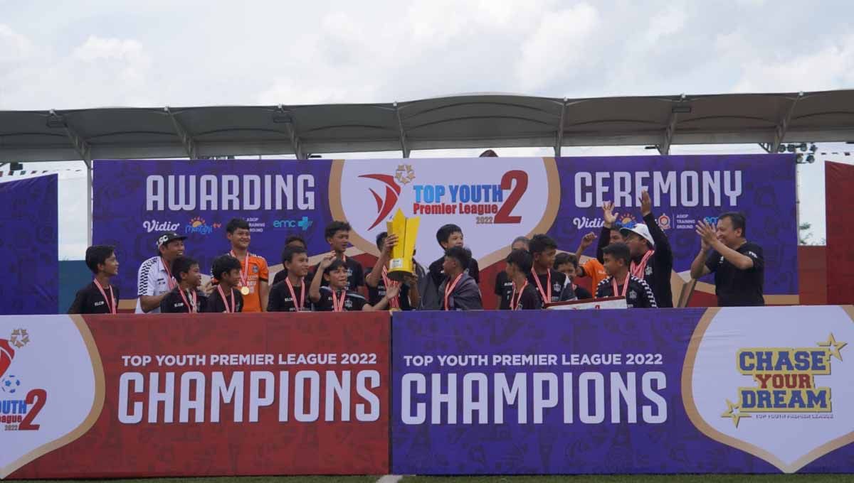 Tim Young Warrior meraih gelar Top Youth Premier League (TYPL) edisi kedua di Lapangan ASIOP Training Ground, Minggu (18/12/22). Copyright: © Media TYPL