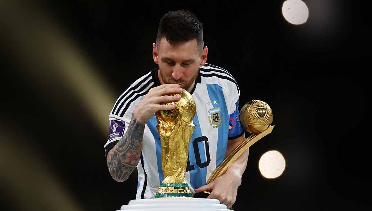 Megabintang timnas Argentina di Piala Dunia 2022, memiliki sumber kekayaan menggiurkan tak hanya dari kepiawaiannya menjadi pemain sepak bola. Copyright: © REUTERS/Kai Pfaffenbach