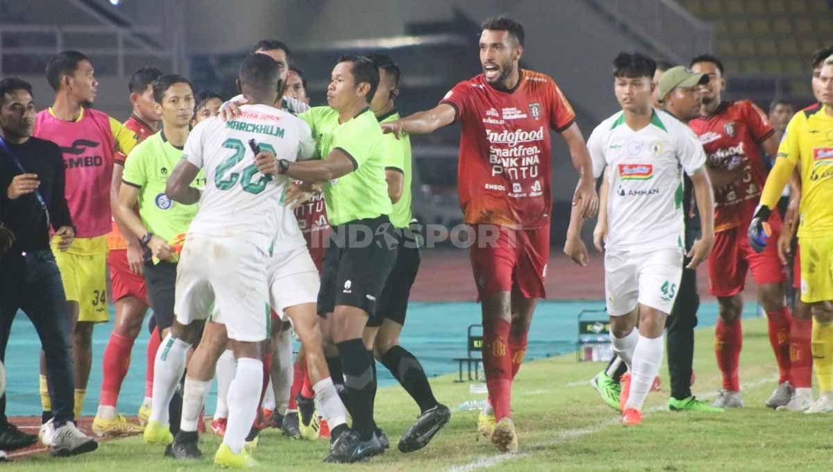 Laga BRI Liga 1 antara Bali United vs PSS Sleman di Stadion Manahan Solo. (Foto: Nofik Lukman Hakim/INDOSPORT) Copyright: © Nofik Lukman Hakim/INDOSPORT