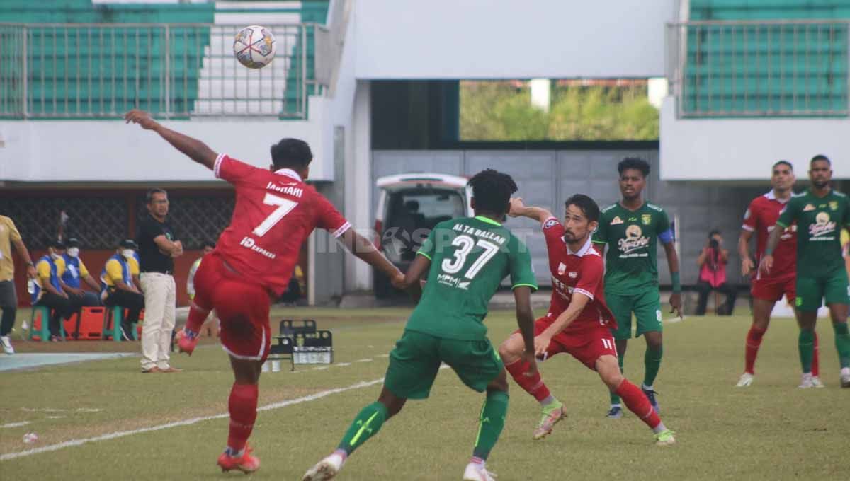 Laga BRI Liga 1 antara Persis Solo vs Persebaya Surabaya di Stadion Maguwoharjo Yogyakarta. (Foto: Nofik Lukman Hakim/INDOSPORT) Copyright: © Nofik Lukman Hakim/INDOSPORT