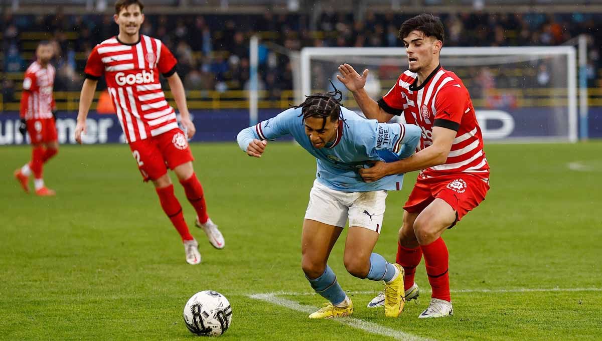 Rico Lewis, pemain muda yang berpeluang tampil di Piala Liga Inggris Manchester City vs Liverpool. Foto: Reuters/Jason Cairnduff. Copyright: © Reuters/Jason Cairnduff