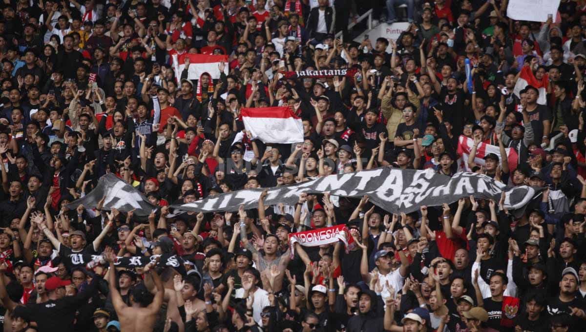 Indonesia pantas berbangga diri lantaran liga sepak bola di Tanah Air memiliki kualitas yang jauh lebih unggul dibanding negara tetangga, Malaysia. Copyright: © Herry Ibrahim/INDOSPORT