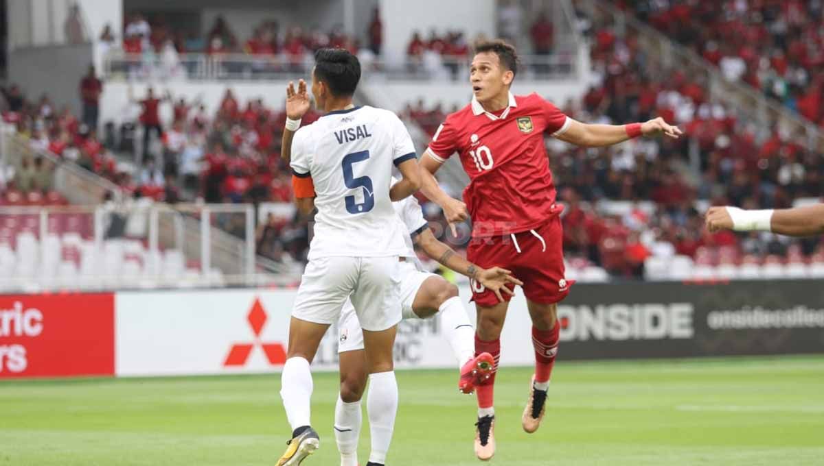 Pertandingan antara Timnas Indonesia vs Kamboja pada laga Piala AFF 2022 di Stadion Gelora Bung Karno, Jumat (23/12/22). Copyright: © Herry Ibrahim/INDOSPORT
