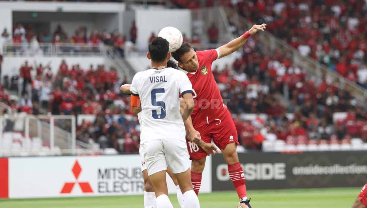 Pertandingan antara Timnas Indonesia vs Kamboja pada laga Piala AFF 2022 di Stadion Gelora Bung Karno, Jumat (23/12/22). Copyright: © Herry Ibrahim/INDOSPORT