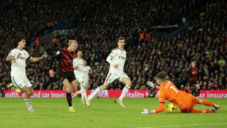 Seusai cetak 2 gol ke gawang Leeds United, Erling Haaland menjadi mesin gol sempurna Pep Guardiola dan kalahkan Lionel Messi dan Sergio Aguero. Copyright: © Reuters/Lee Smith