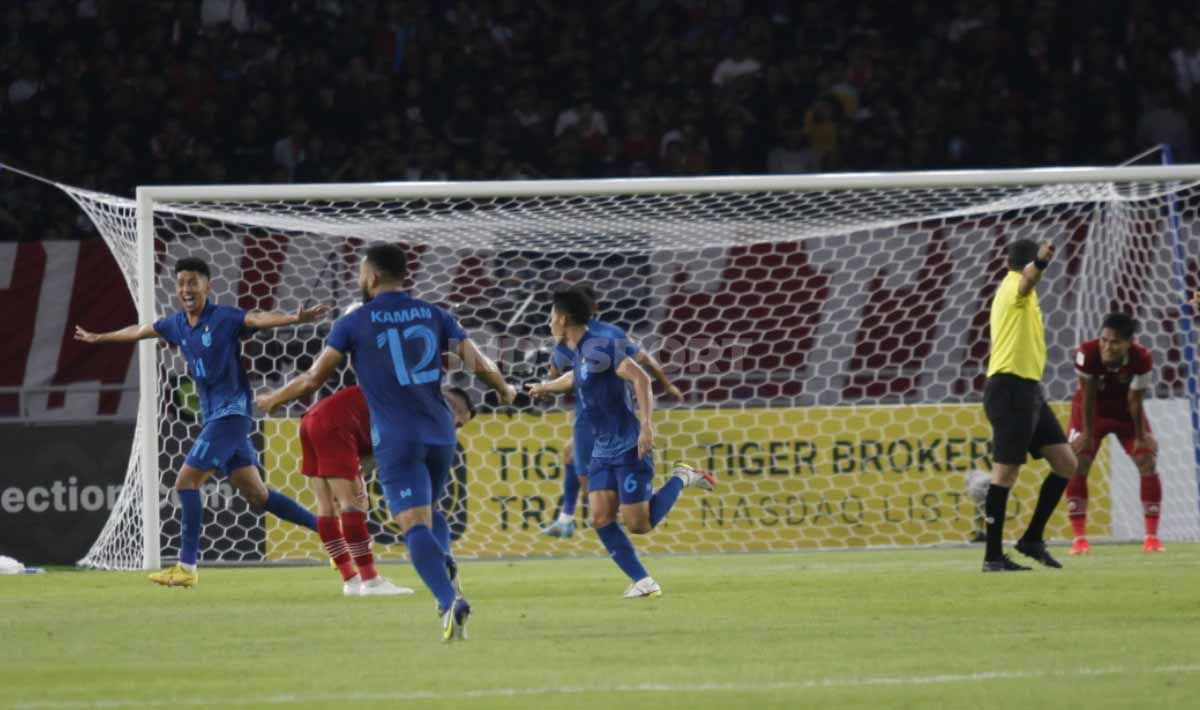 Pertandingan antara Timnas Indonesia vs Thailand pada laga Piala AFF 2022 di Stadion Gelora Bung Karno, Kamis (29/12/22). Copyright: © Herry Ibrahim/INDOSPORT