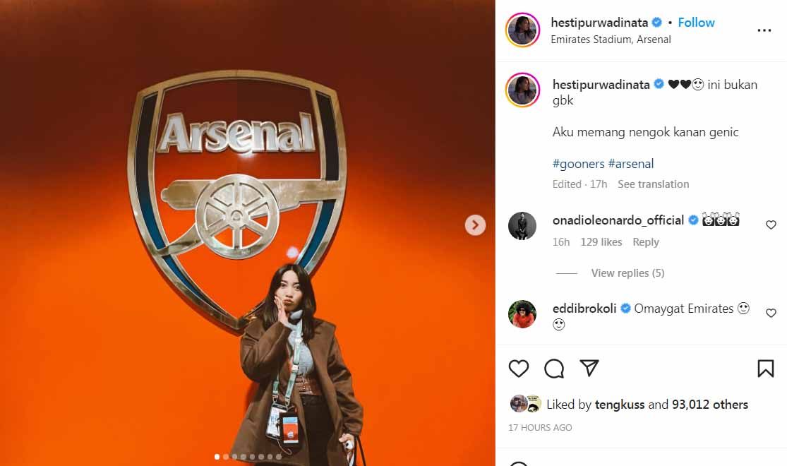 Hesti Purwadinata saat di Emirates Stadium. (Foto: Instagram@hestipurwadinata) Copyright: © Instagram@hestipurwadinata