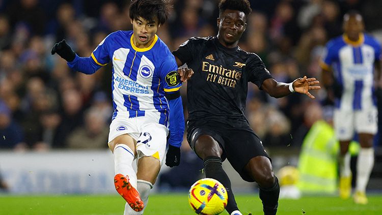 Roberto De Zerbi tak kuasa mengagumi Mikel Arteta dan pemainnya usai takluk di laga Brighton vs Arsenal pada pekan ke-18 Liga Inggris (Premier League) 2022/23. Copyright: © Reuters/Peter Cziborra