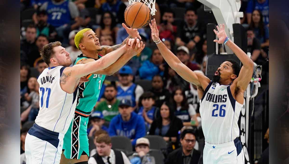 Pertandingan NBA antara San Antonio Spurs vs Dallas Mavericks. (Foto: REUTERS/Scott Wachter) Copyright: © REUTERS/Scott Wachter